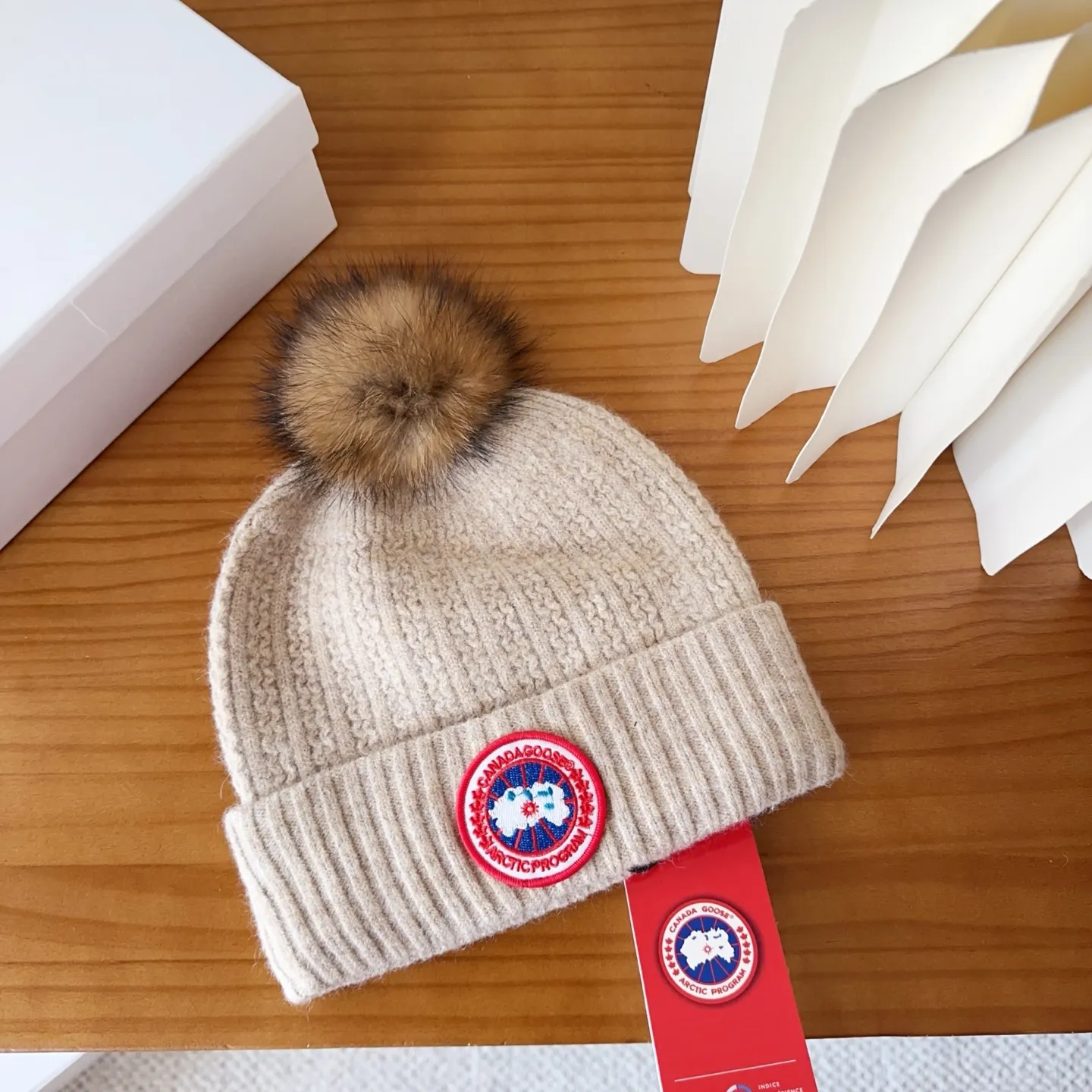 💰74 CANADA GOOSE Canada Goose winter warm cashmere cold hat. Rabbit wool material, thick feel, not easy to deform. Fashionable and versatile couple hat, imported embroidery logo, cashmere cotton yarn, head circumference: 55-58cm
